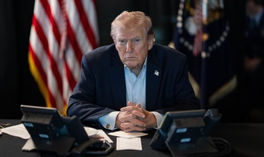 Trump annuncia dazi del 100% sui beni