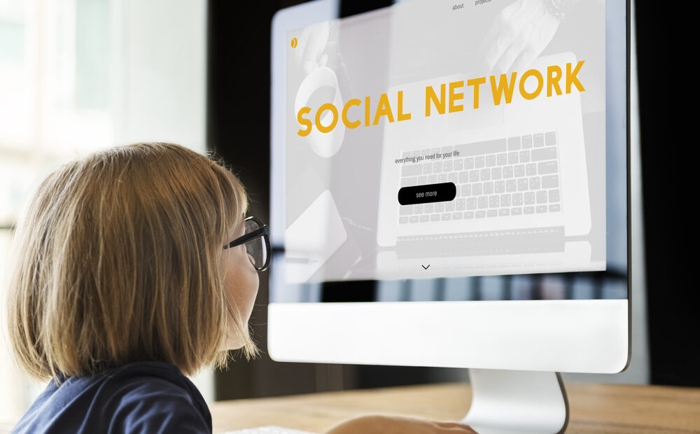 Immagine rappresentativa delle restrizioni sui social media per minori