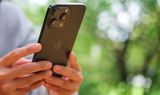 Animazione dell'iPhone Duo su Galaxy Z Fold 8