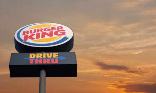 Logo di Burger King con sfondo di dati digitali